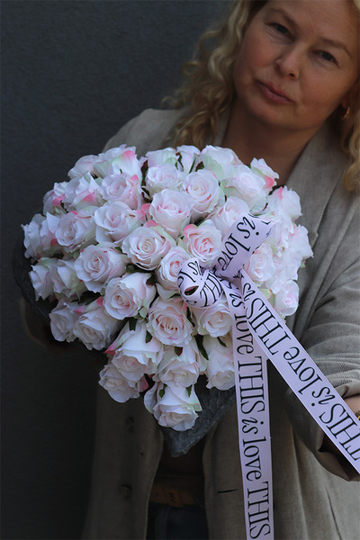 This is Love, dekoracja nagrobna w kształcie serca