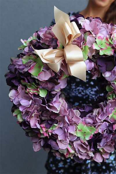 Beddana, fioletowy wianek z hortensjami