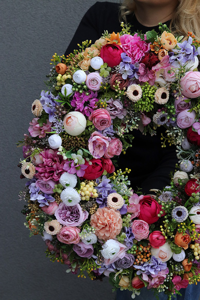 bogaty kwiatowy wianek, Bella Perrasa, śr.50cm