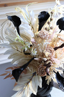 Mortario Kalia Vinn, nowoczesny bukiet nagrobny w wazonie