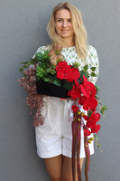 Orchidde Karminetta A, kompozycja sukulentów w donicy, wys.26x48cm