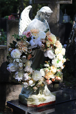 Deliana, bogaty wieniec nagrobny na igle, śr.61cm