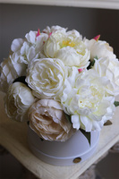 Peonies Classic 2, flowerbox z kremowymi peoniami