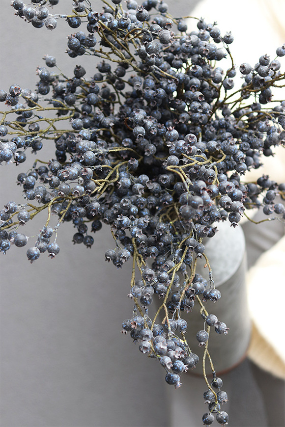 Niebieskich Głogów Blue, zimowy bukiet w wazonie