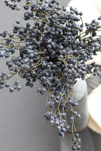 Niebieskich Głogów Blue, zimowy bukiet w wazonie