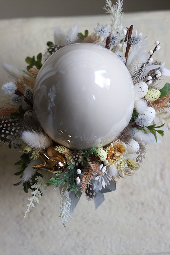 stroik z jajem Wielkanocna Pora, ozdoba z perłowym jajem