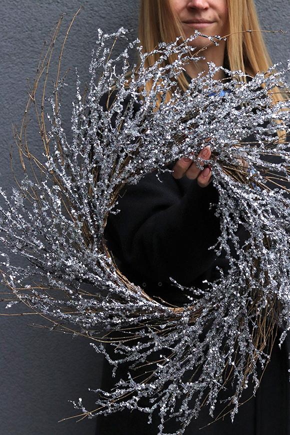 Frozen Woods, zimowy wianek z brokatem, srebrny