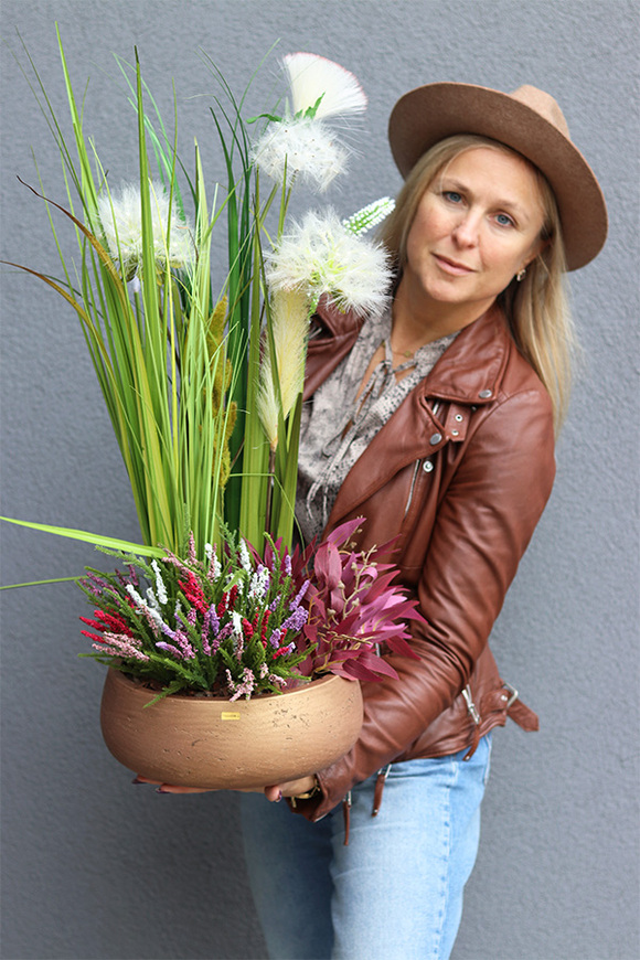 Jesienne Stepy, jesienna trawa z wrzosami w donicy