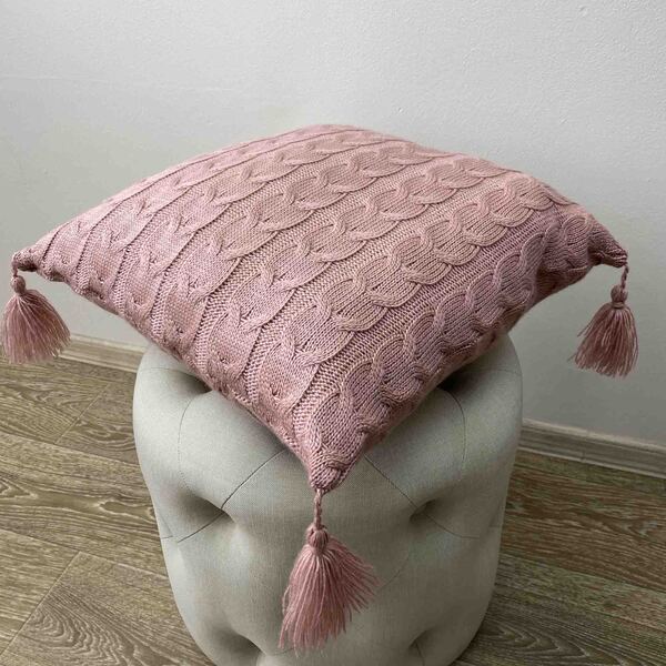 OD RĘKI Knitted Braid, wełniana poszewka na poduszkę, pudrowy róż, wym.45x45cm