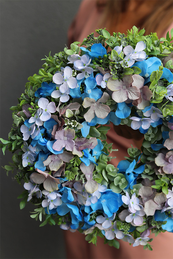 Kelita Blue, wianek dekoracyjny z hortensjami