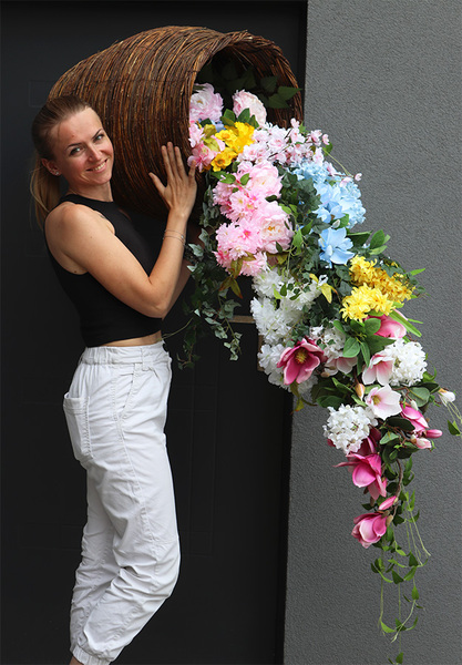 Wiosenne Pastele, kompozycja kwiatowa w naczyniu