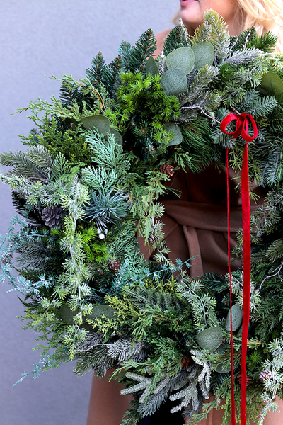 Świąteczny Las, nowoczesny wianek z szyszkami