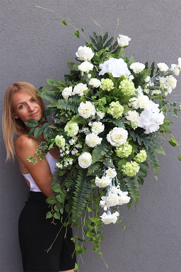 White Heaven, komplet dekoracji nagrobnych