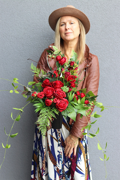 Czerwień Deluxe, bukiet nagrobny we wkładzie