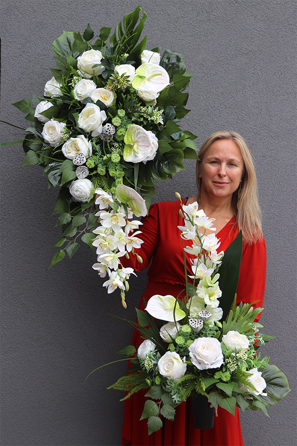 Biała Kamelia Fluena, bukiet nagrobny we wkładzie