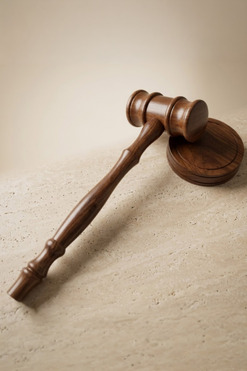 Młotek Sędziowski, drewniany młotek z podstawką, dł.30cm