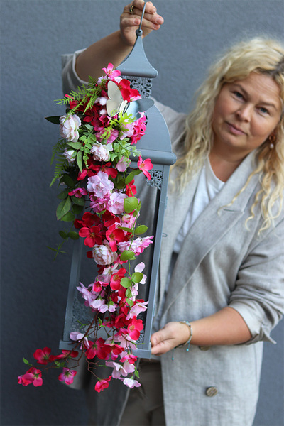Butterfly Pink, latarenka z różową girlandą