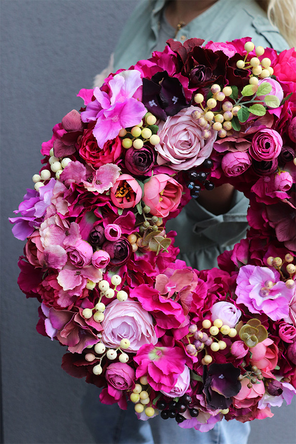 Georra New, wianek na drzwi w kolorze fuksji