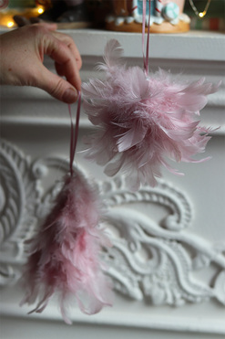 Pudrova Panna, różowa zawieszka świąteczna, choinka, śr.11cm