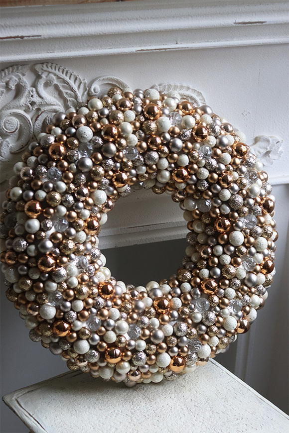 Shining Deluxe Gold, świąteczny wianek z bombek