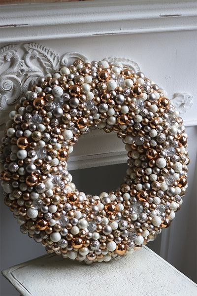 Shining Deluxe Gold, świąteczny wianek z bombek