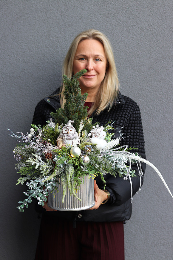 Srebrna Sowa, realistyczna choinka świąteczna z przybraniem