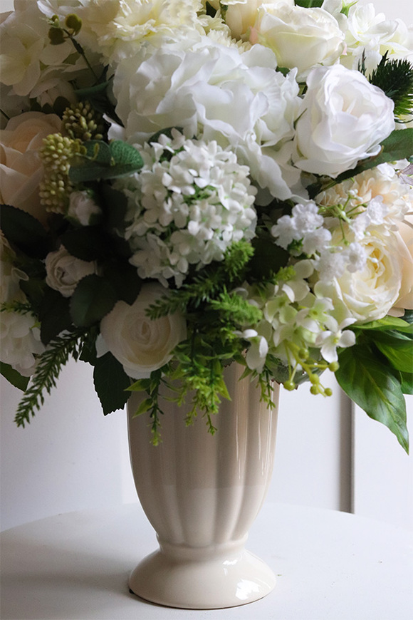 Creamosa Classica, kompozycja kwiatowa w pucharze