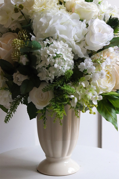 Creamosa Classica, kompozycja kwiatowa w pucharze