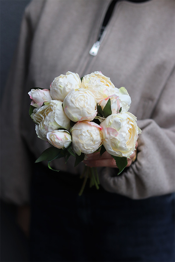 Peonies, bukiet kremowych peonii