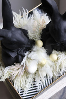 Black Easter Modern, stroik wielkanocny na tacy