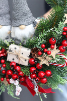 dekoracyjny wianek Skrzaty, szare czapeczki, śr.45cm