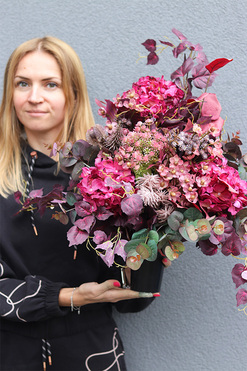  Amarantis Bordo, bukiet nagrobny we wkładzie do wazonu, dł.55cm