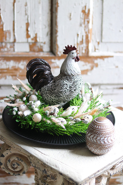 Kogucik Modern, wielkanocny stroik na czarnej tacy