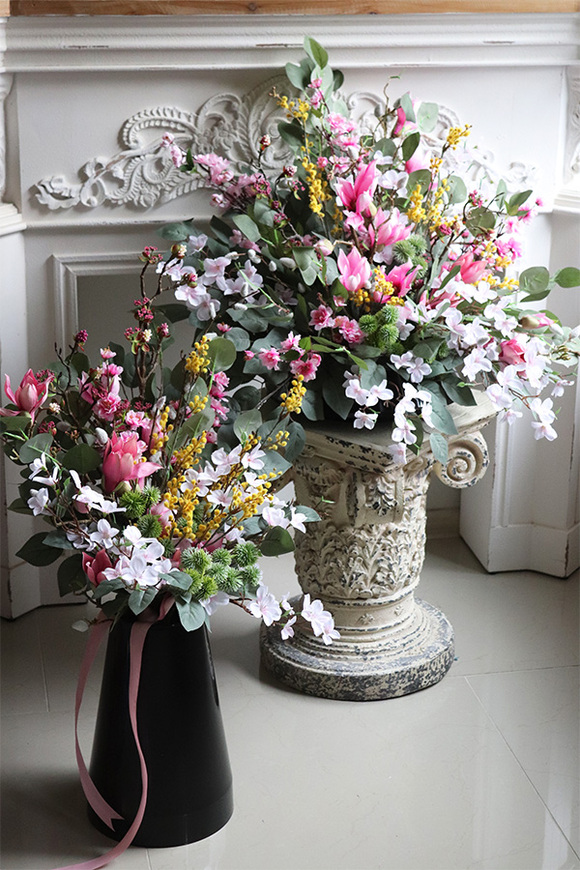 Magnolie Moderno, kompozycja nagrobna w naczyniu