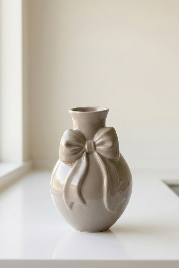 Kokarda Beige, wazon ceramiczny z kokardą