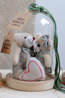 Teddy Green, kompozycja pod szklanym kloszem