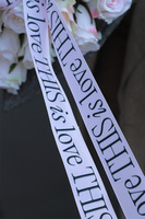 This is Love, dekoracja nagrobna w kształcie serca