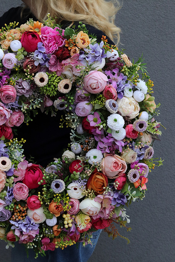 bogaty kwiatowy wianek, Bella Perrasa, śr.50cm