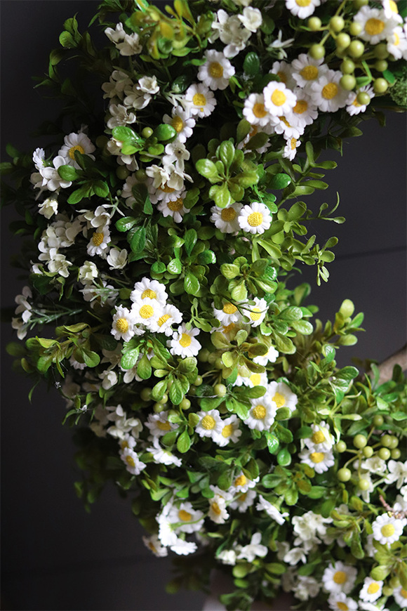 Ptaszki na gałęzi, wiosenny wianek dekoracyjny