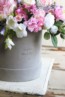 Pink World, welurowy flowerbox z kwiatami