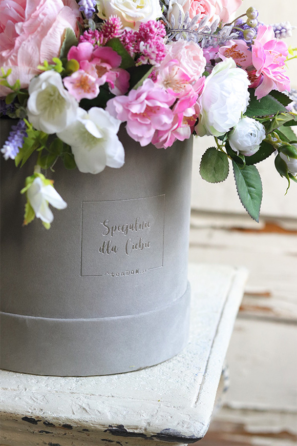 Pink World, welurowy flowerbox z kwiatami