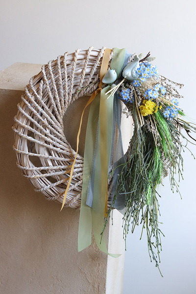 Pod Sikorką, asymetryczny wianek wiosenny