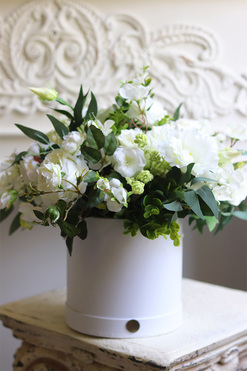 Biały Ogród, flowerbox z białymi kwiatami, wym.38x42cm