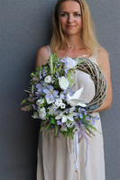 Pokój, asymetryczny wianek na drzwi z ptaszkiem