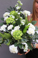 White Heaven, bukiet nagrobny we wkładzie