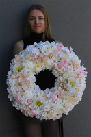 Kremowa Kwiatova, bogaty wianek na drzwi