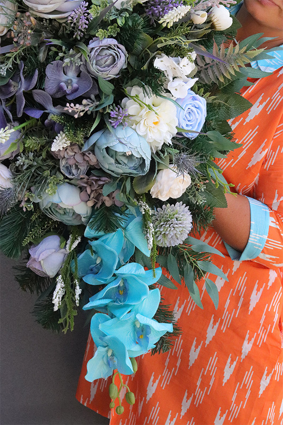 Nadia Blue, wiązanka nagrobna w niebieskiej tonacji