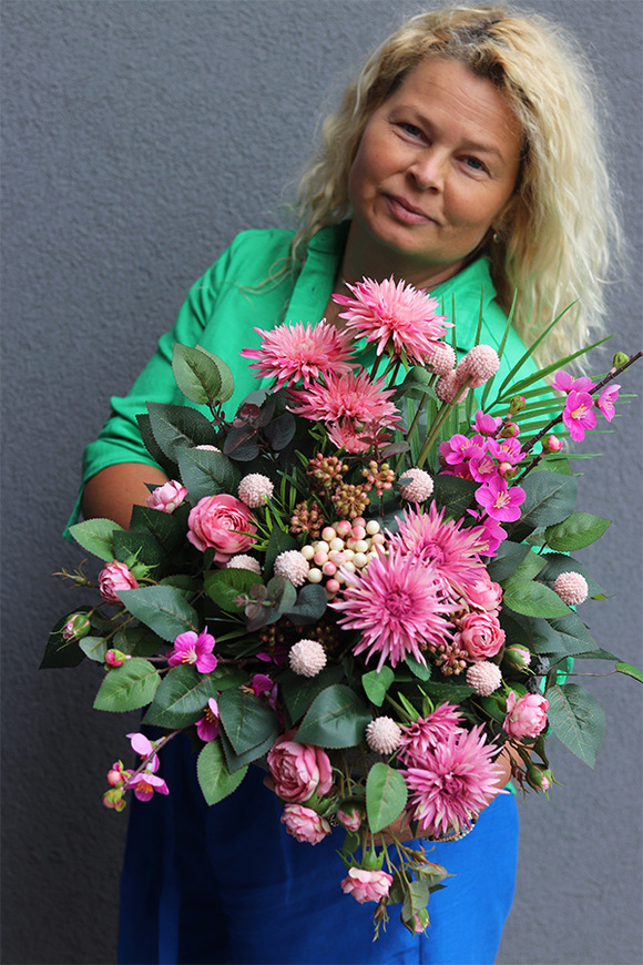 Różowa Dolina Volcan, kompozycja nagrobna w misie