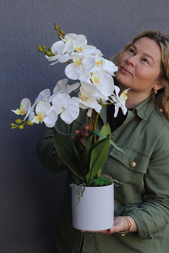 Luise Figaro White, sztuczny storczyk w prostej donicy