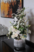 Easter Hotels, dekoracja wielkanocna w srebrnym naczyniu